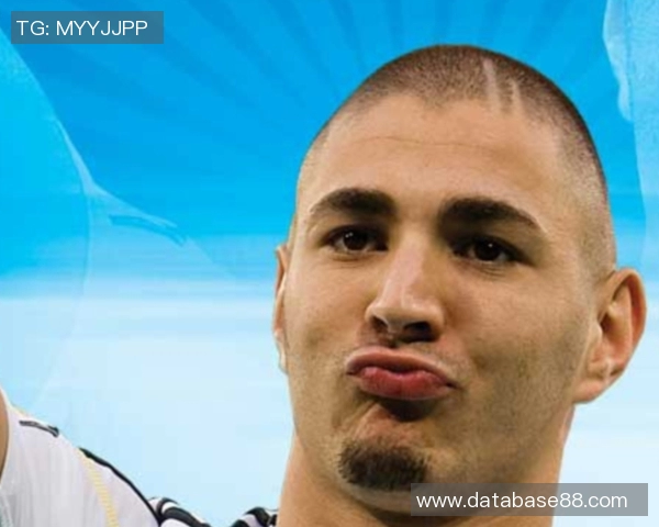 莱万妻子晒家庭照